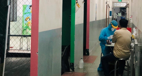 Xét nghiệm tầm soát nhân viên BV Mắt và BV Tân Bình